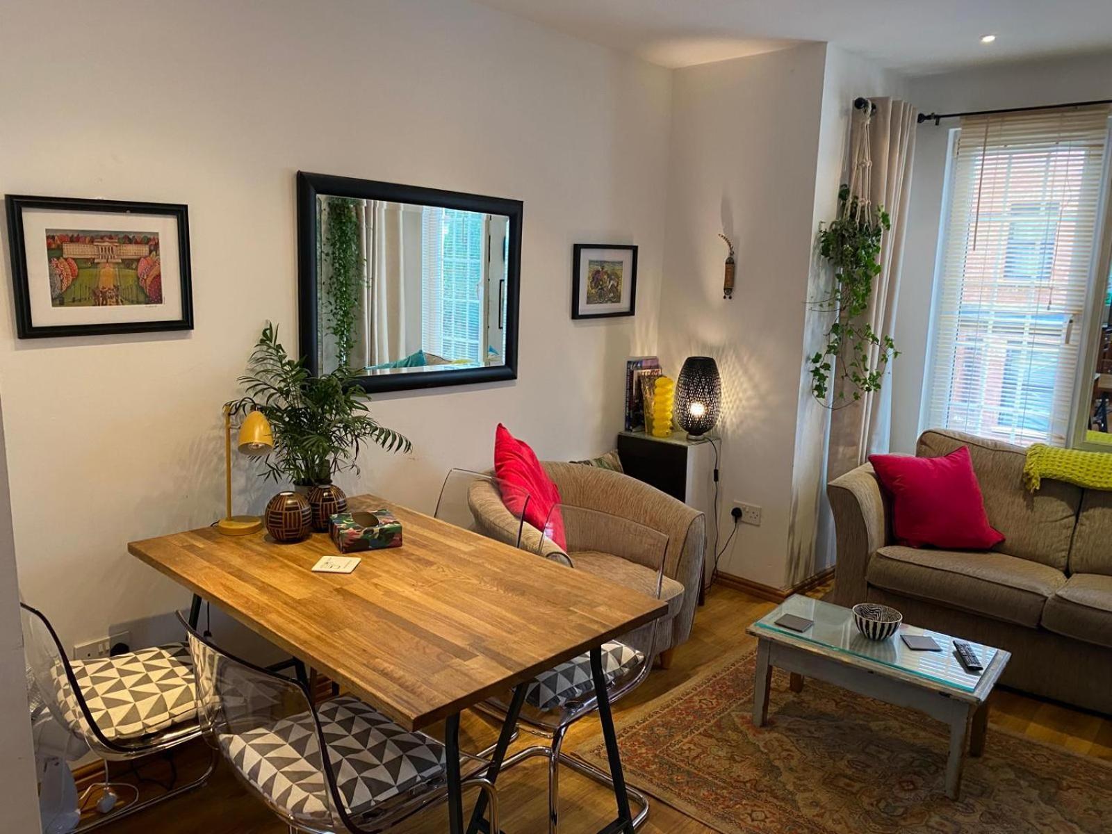 True Colours Apartment In Central Location Бангор Экстерьер фото